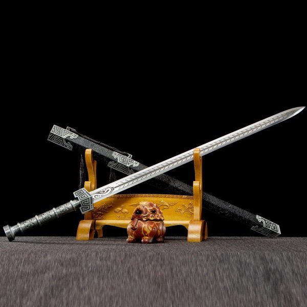 The cold weapon of the six-sided Qin Wang Jian in the Spring and Autumn Han Jian has not been sharpened.