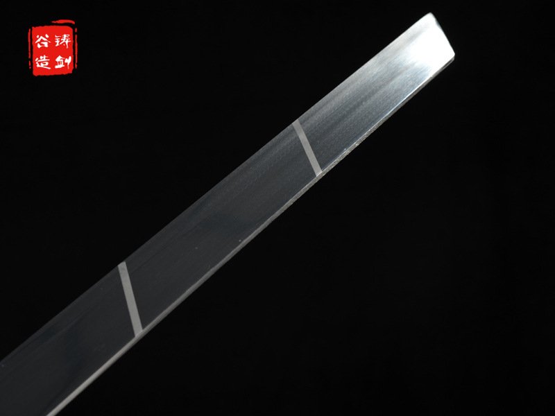 ⚔️ attack on titan – eren & mikasa’s "ultra hard steel blades" (aka "box cutters")